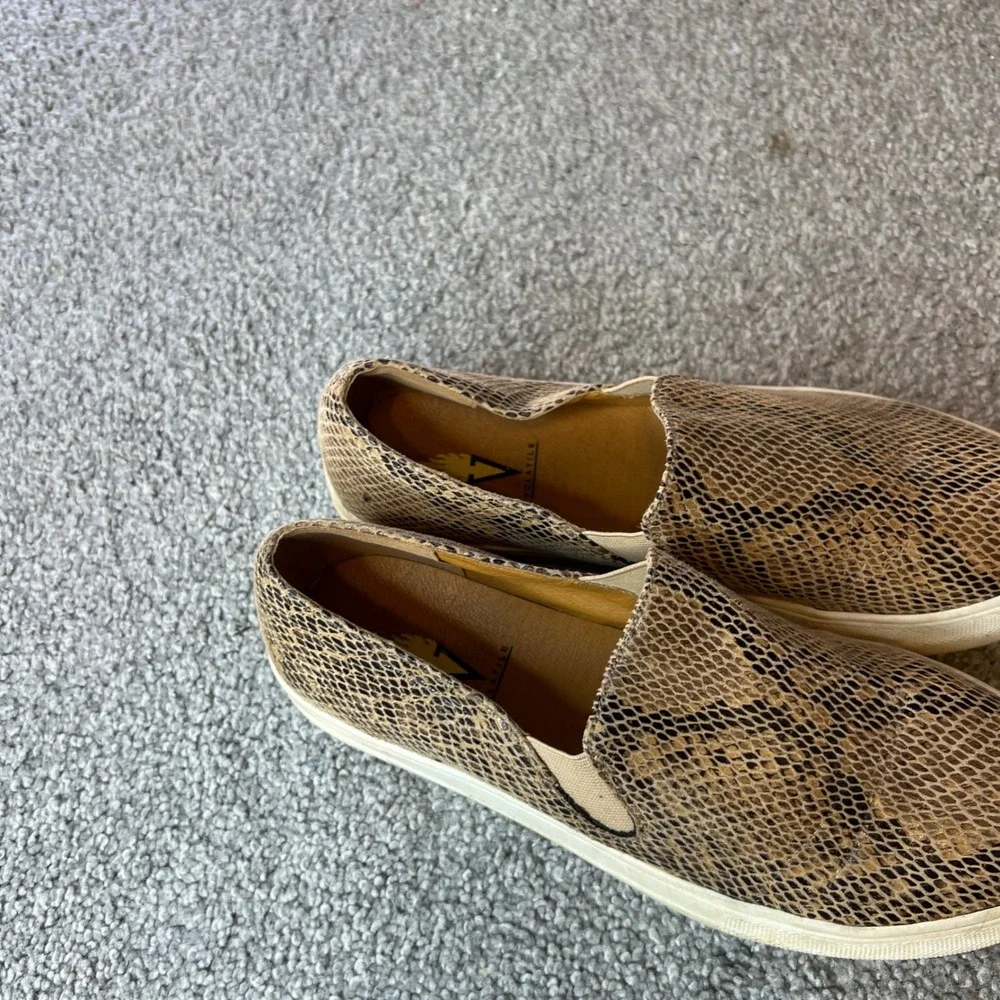 Volatile Womens Slip On Sneakers womens 8 Snake Print Tan Black Casual‎ Shoes